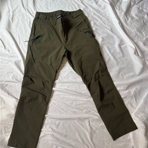 Patagonia women’s Forest Green Cargo Pants size 12